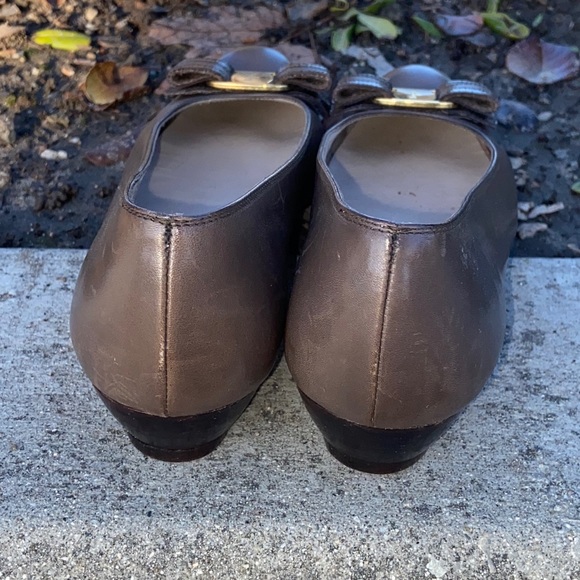 Salvatore Ferragamo brown Leather VARA VERA BOW FLATS 8 A4 (Narrow) - Picture 8 of 13